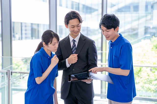 【速報解説】令和8年度介護保険制度はどう変わる？厚労省の概算要求から読み解く「介護DX・人材不足・在宅強化」3つのポイント