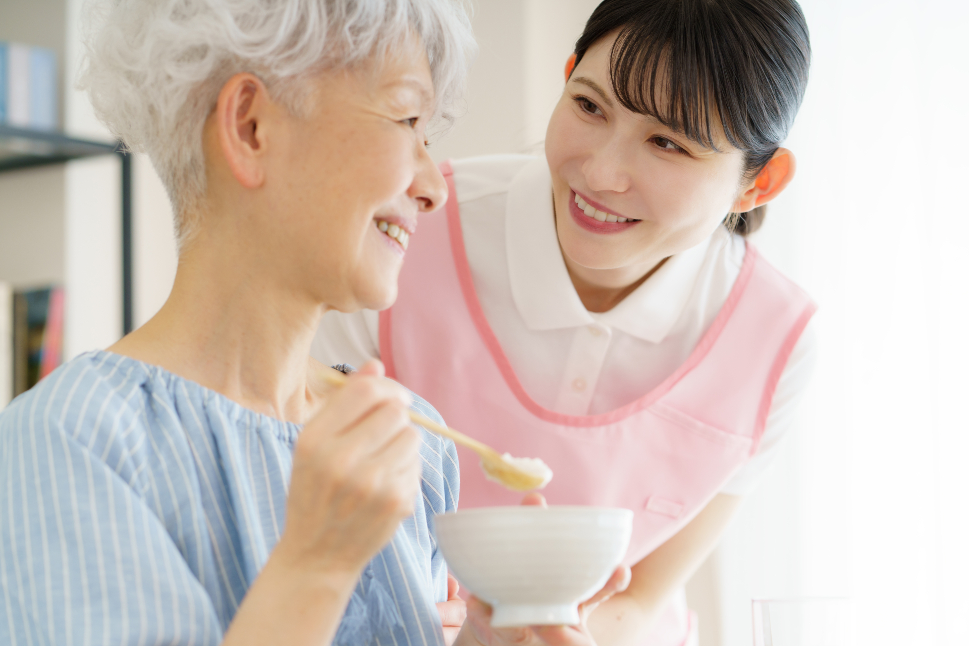 住宅型有料ホームの「登録制」検討とは？囲い込み規制と夜間対応を乗り越える定期巡回連携術